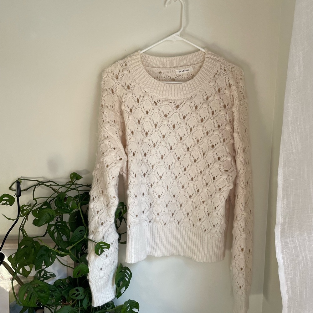 Neuflora Cream Cable Knit Sweater
